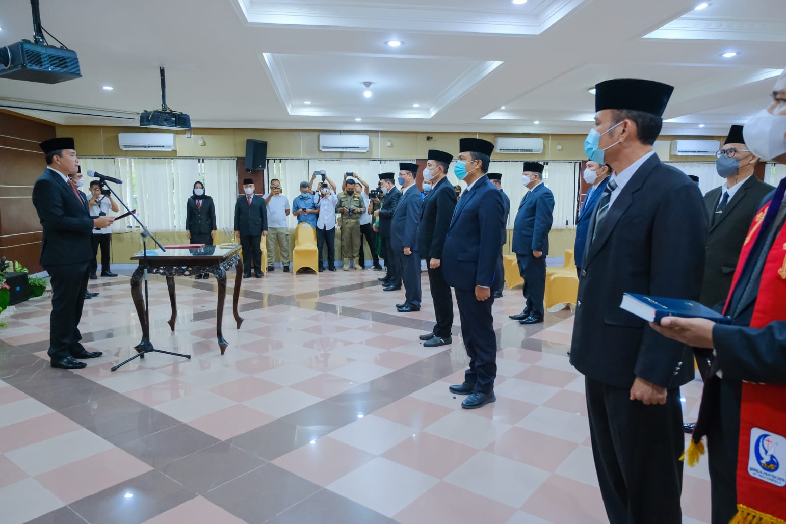 Plt Bupati Beni Hernedi Lantik Sejumlah Pejabat di Muba