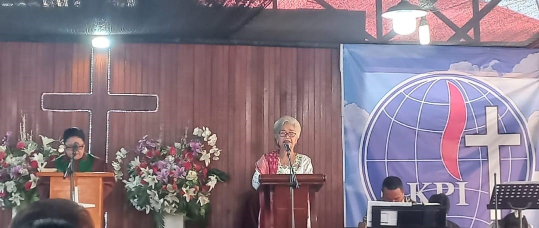 Mata Tuhan Tertuju kepada Mereka yang Takut akan Dia, Maka Jangan Keraskan Hatimu: Saatnya Mengakui, Bersyukur, dan Berserah Mata Tuhan Tertuju kepada Mereka yang Takut akan Dia, Maka Jangan Keraskan Hatimu: Saatnya Mengakui, Bersyukur, dan Berserah