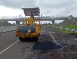 Tol Kayu Agung-Palembang-Betung yang Rusak di Perbaiki Menggunakan Aspal Korea