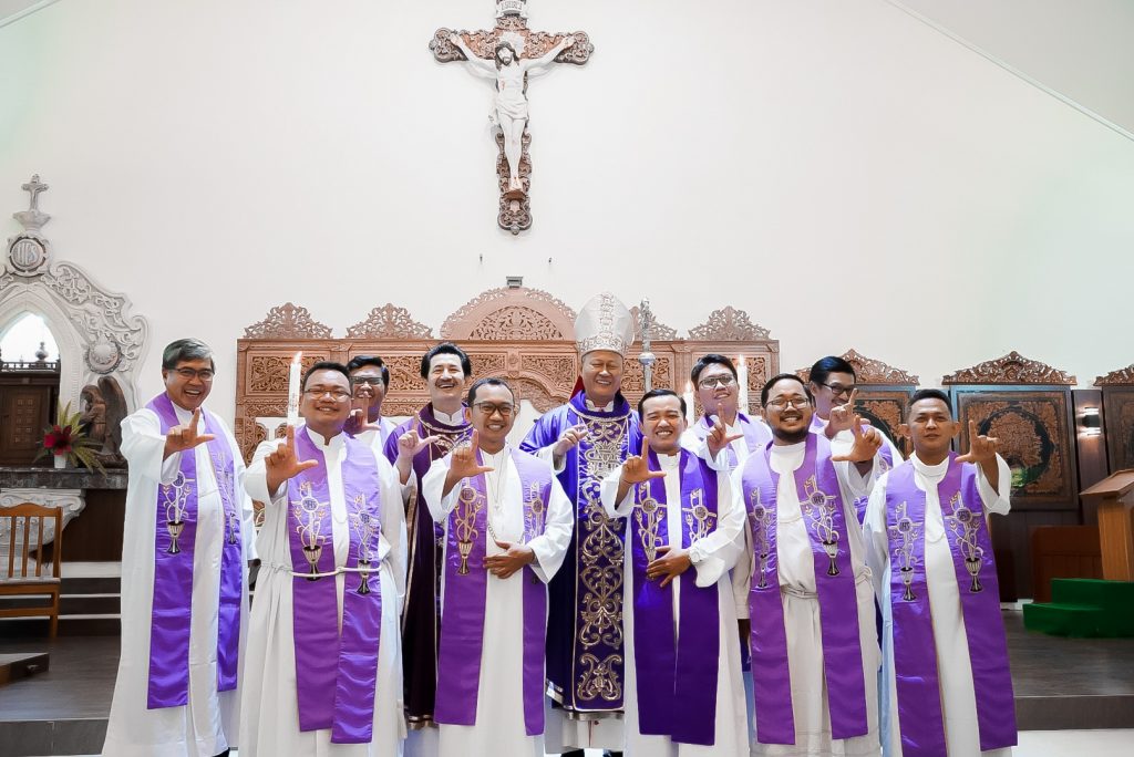 Ekaristi Pembuka OGF Imam Diosesan Balita Regio Sumatera: Imam Ungkapan Kasih Allah Kepada Manusia