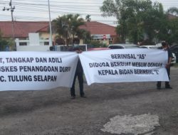 Oknum Kepala Puskesmas Desa Penanggoan Duren Kecamatan Selapan Melakukan Pembuatan Asusila Di Ruang TU