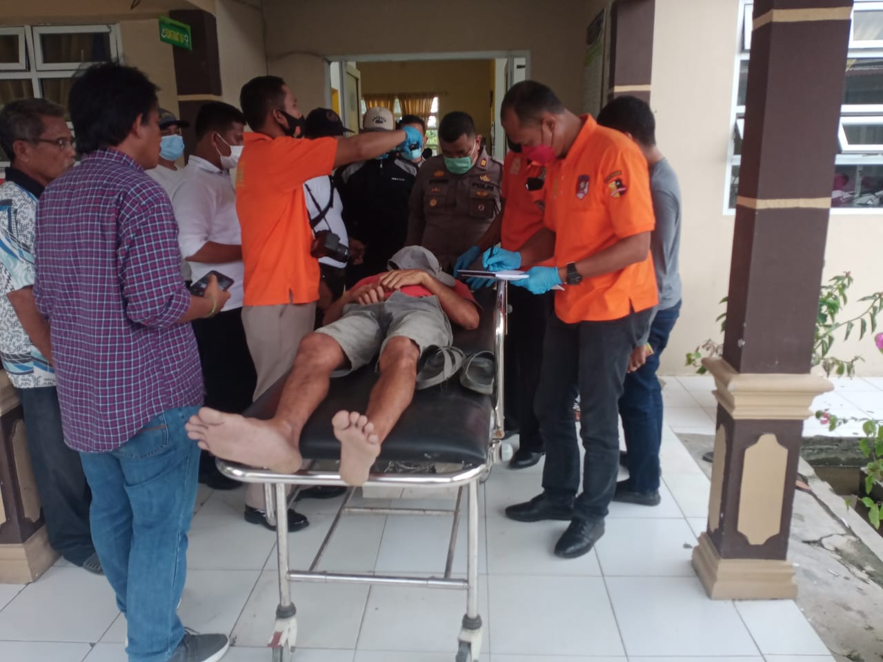 Diduga Bawa Ganja Mayat Pria Ditemukan Tewas Dalam Angkot