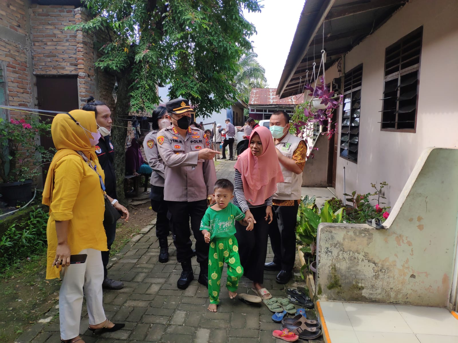 Kapolresta Deli Serdang Gelar Tali Asih Berbagi Sembako Kepada Warga Kurang Mampu