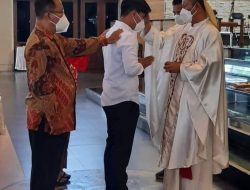 Uskup Agung Palembang Berikan Sakramen Krisma