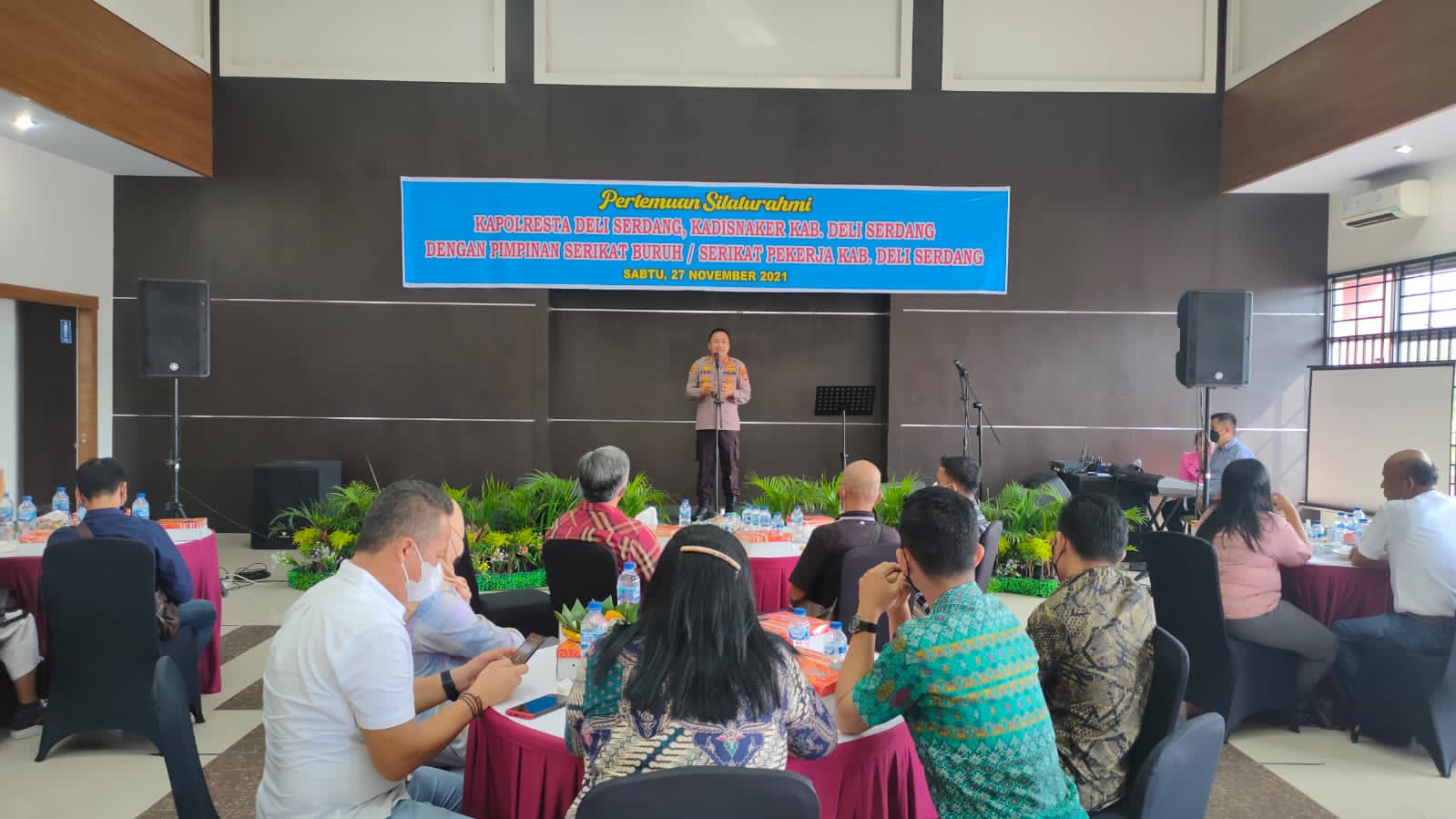 Kapolresta Deli Serdang Silaturahmi Dengan Serikat Buruh Se-Deli Serdang Kapolresta Deli Serdang Silaturahmi Dengan Serikat Buruh Se-Deli Serdang