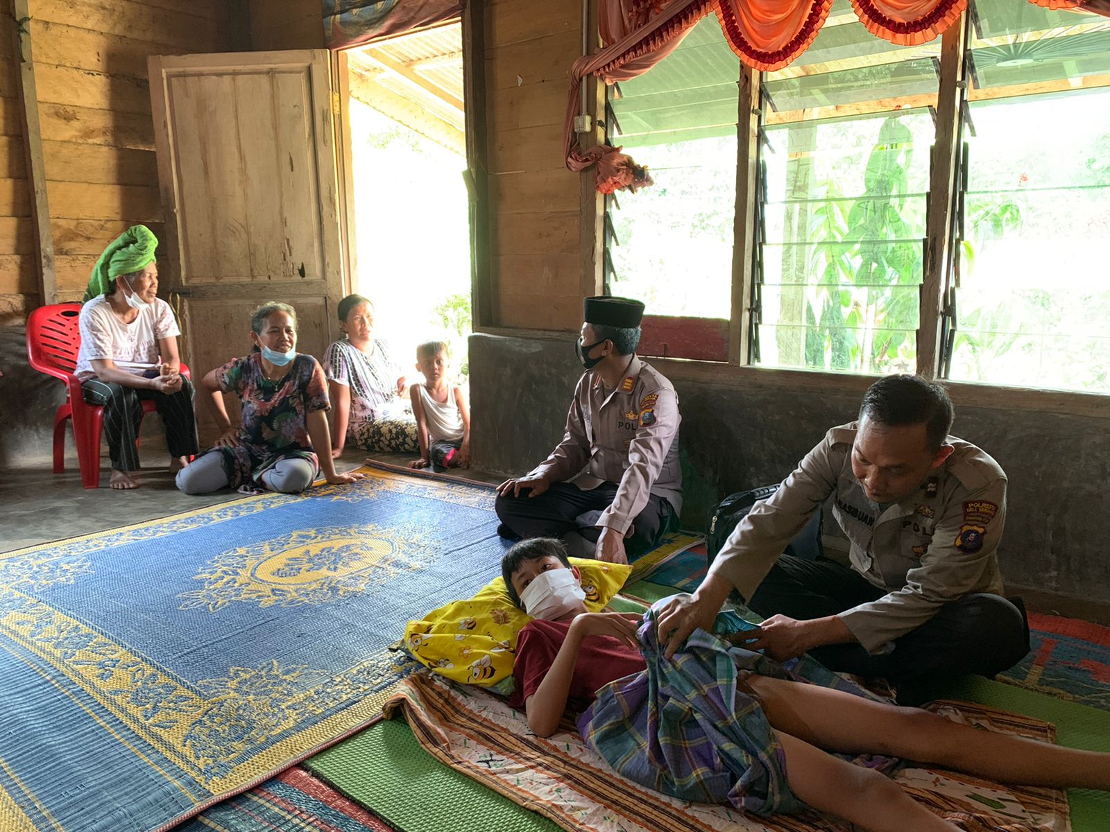 Aiptu Jonni Ilham Hasibuan Keliling Desa, Khitan Warga Kurang Mampu