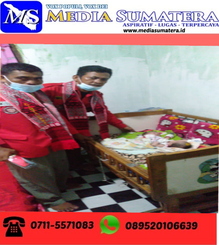 Pemuda Batak Bersatu Ranting Desa Cinta Damai Beri Tali Asih Kepada Bayi Kembar Siam