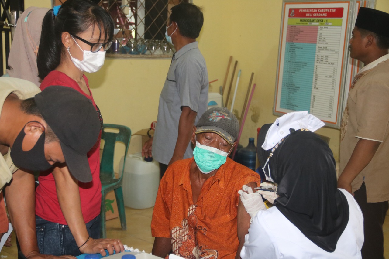 Wakapolresta Deli Serdang Monitoring Pelaksanaan Vaksinasi Di Kecamatan Pantai Labu Wakapolresta Deli Serdang Monitoring Pelaksanaan Vaksinasi Di Kecamatan Pantai Labu