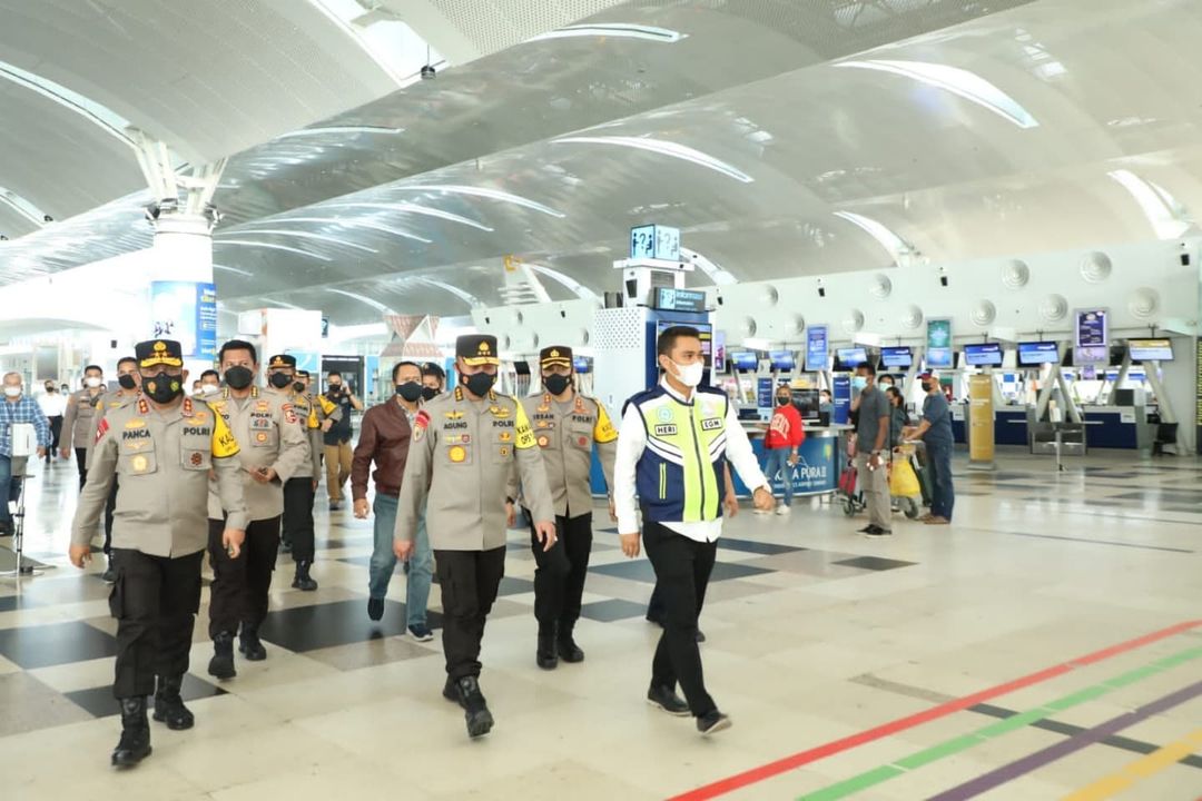 Kapolda Sumut Dan Irwasum Polri Cek Pos Pelayanan Di Bandara Kuala Namu