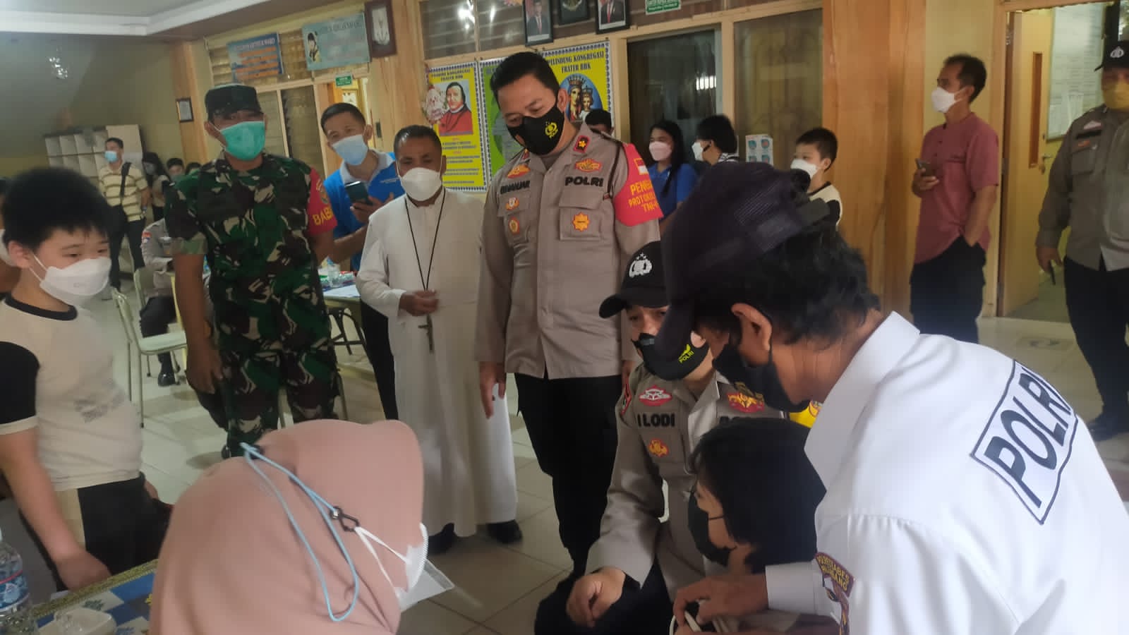 Siswa kelas 1-6 SD Xaverius 2 Palembang Ikuti Vaksinasi Merdeka Siswa kelas 1-6 SD Xaverius 2 Palembang Ikuti Vaksinasi Merdeka