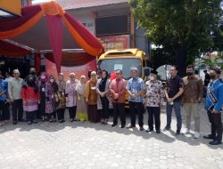 Anggota DPR RI Ir. H. Edy Santana Putra memberikan Bantuan Bus Pada STISIPOL Candradimuka Palembang