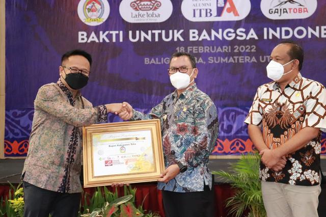 Bupati Toba Bersama Ikatan Alumni ITB dan Gajah Toba Wujudkan Pemulihan Ekonomi