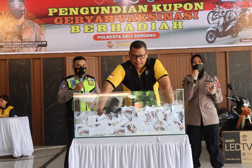 Polresta Deli Serdang Gelar Penarikan Undian Door Prize Gebyar Vaksinasi Presisi Secara Live