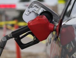 Harga Minyak di AS Turun Tepat di Bawah $4 untuk Pertama Kalinya dalam 5 Bulan