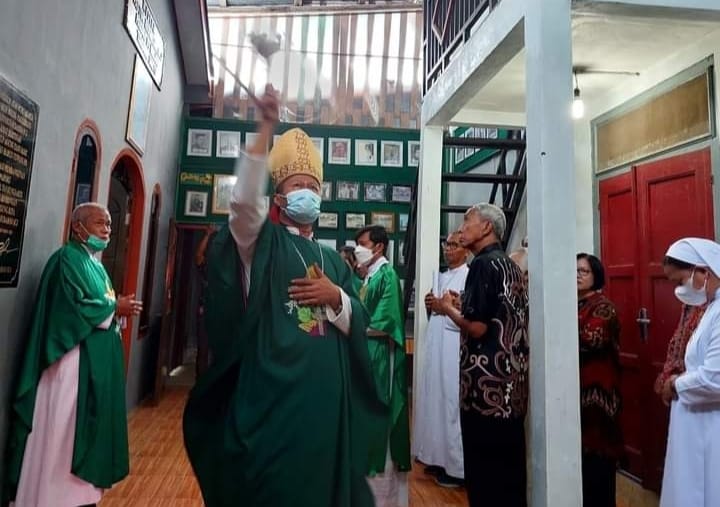Mgr. Harun Yowono Resmikan Musium Benda Rohani di Gereja Tanjung Sakti