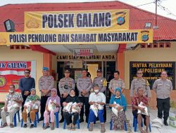 Polsek Galang Bagikan Bansos Kepada Masyarakat