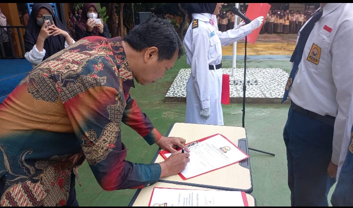 Pengukuhan Pengurus Ketua OSIS SMP Negeri 19 Kota Palembang Pengukuhan Pengurus Ketua OSIS SMP Negeri 19 Kota Palembang