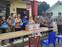 Polsek Namorambe Polresta Deli Serdang Bagikan Sembako Kepada Warga