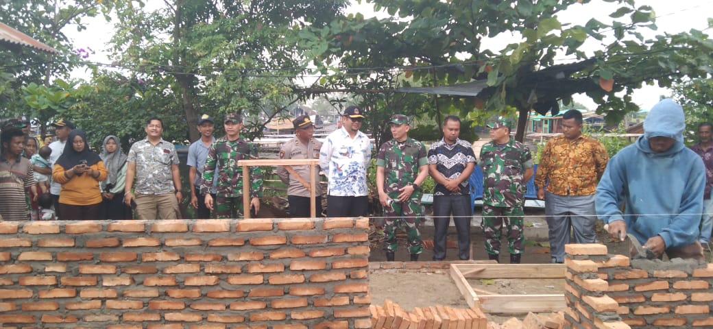 Dandim 0204/DS Tinjau Bedah Rumah Tidak Layak Huni