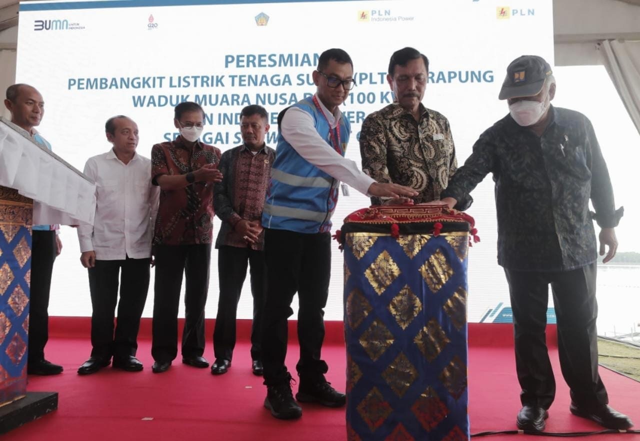 Jelang KTT G20, Menko Luhut Resmikan PLTS Terapung Milik PLN di Nusa Dua Bali Jelang KTT G20, Menko Luhut Resmikan PLTS Terapung Milik PLN di Nusa Dua Bali