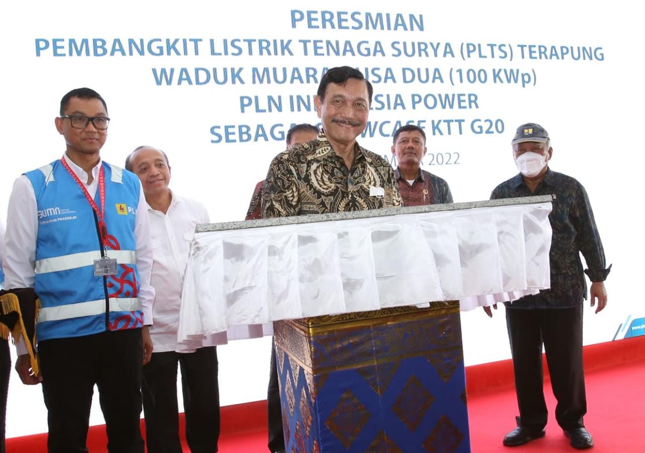 Jelang KTT G20, Menko Luhut Resmikan PLTS Terapung Milik PLN di Nusa Dua Bali Jelang KTT G20, Menko Luhut Resmikan PLTS Terapung Milik PLN di Nusa Dua Bali