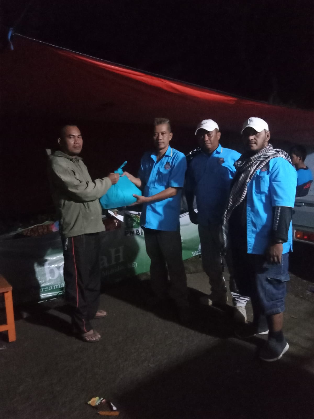 GMDM-IPWL-BAKORNAS Jabar Peduli Kemanusiaan, Hadir Berikan Bantuan Kepada Korban Gempa Di Cianjur GMDM-IPWL-BAKORNAS Jabar Peduli Kemanusiaan, Hadir Berikan Bantuan Kepada Korban Gempa Di Cianjur