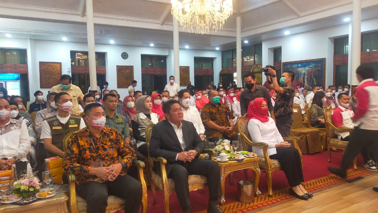 PMI Provinsi Sumsel Serahkan Penghargaan dan Bantuan Kepada Mitra PMI dan Pendonor