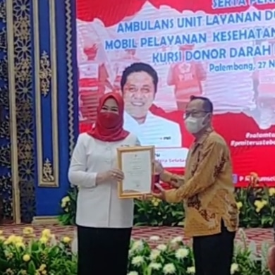 PMI Provinsi Sumsel Serahkan Penghargaan dan Bantuan Kepada Mitra PMI dan Pendonor