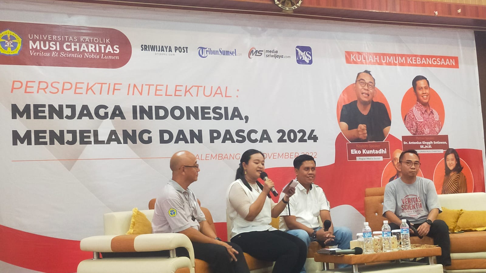 Eko Kuntadhi Ajak Mahasiswa Melek Politik Pada Kuliah Umum Kebangsaan UKMC