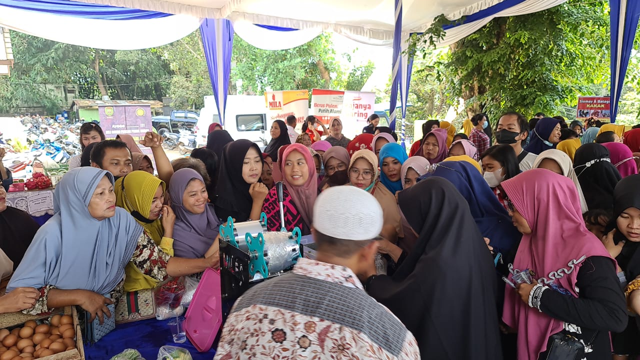 IKAPPI Sumsel Bagikan Es Cendol dan Es Jeruk Gratis Sembari Menunggu Gubernur Sumsel Resmikan Giat Gerakan Pangan Murah IKAPPI Sumsel Bagikan Es Cendol dan Es Jeruk Gratis Sembari Menunggu Gubernur Sumsel Resmikan Giat Gerakan Pangan Murah