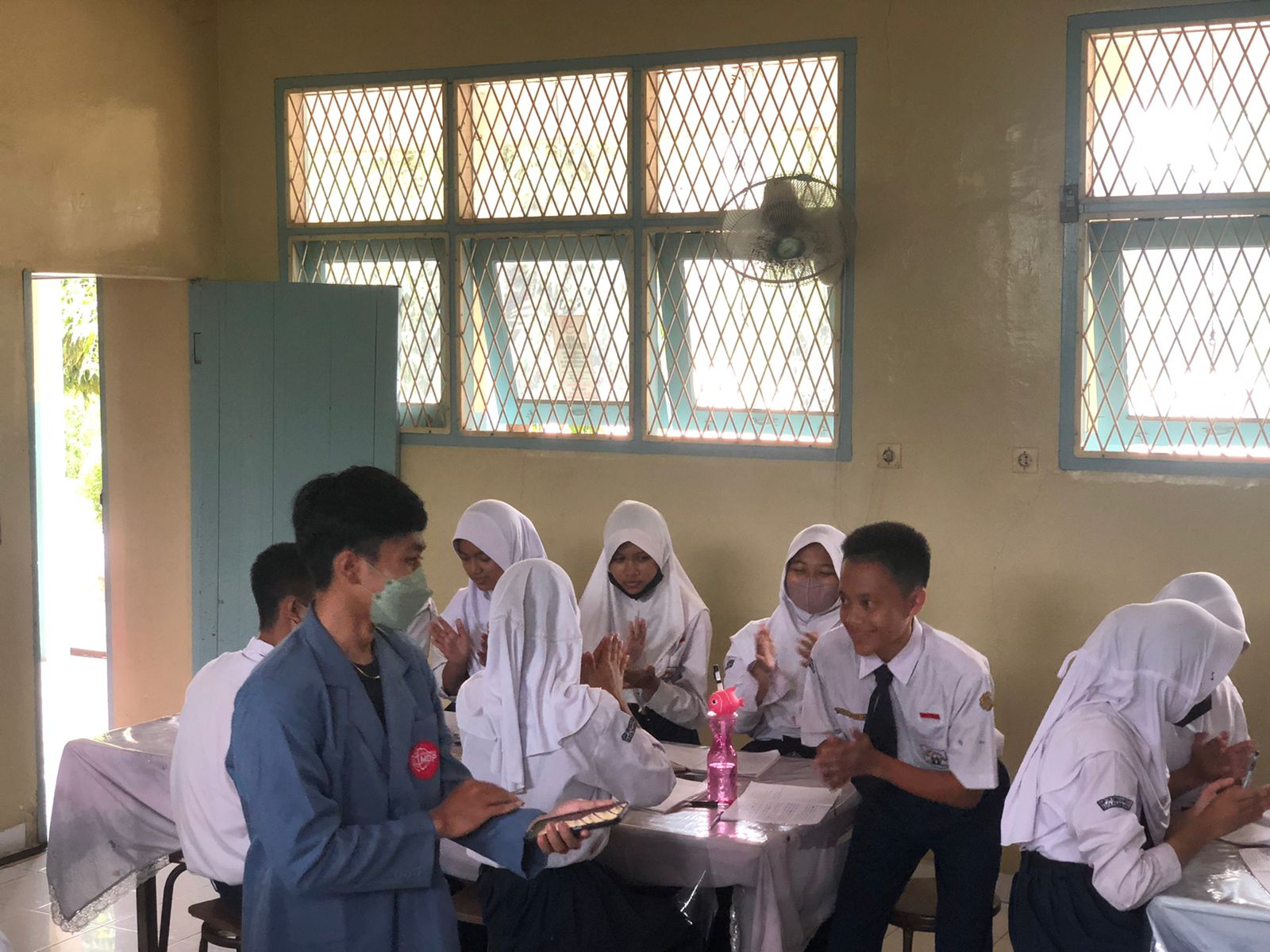 Mahasiswa MDP Berikan Proyek Integritas dan Gerakan Anti Korupsi di SMP YPI Tunas Bangsa Palembang Mahasiswa MDP Berikan Proyek Integritas dan Gerakan Anti Korupsi di SMP YPI Tunas Bangsa Palembang