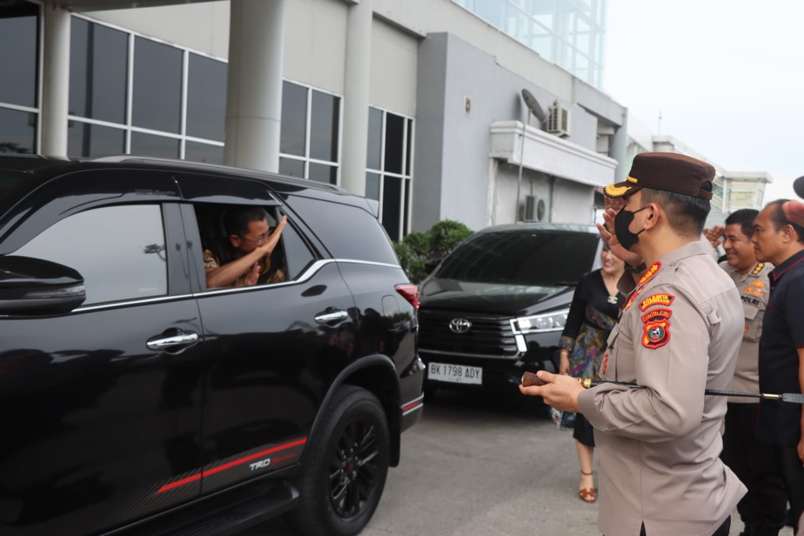 Kapolresta Deli Serdang Sambut Wakapolda Sumut Di Bandara Kuala Namu Kapolresta Deli Serdang Sambut Wakapolda Sumut Di Bandara Kuala Namu