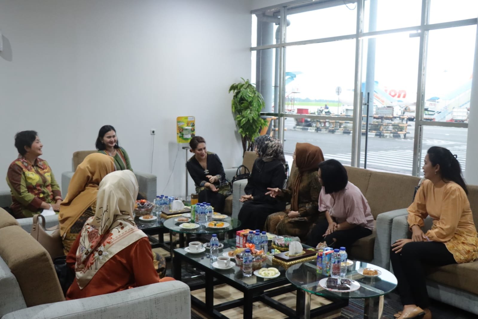 Kapolresta Deli Serdang Sambut Wakapolda Sumut Di Bandara Kuala Namu Kapolresta Deli Serdang Sambut Wakapolda Sumut Di Bandara Kuala Namu