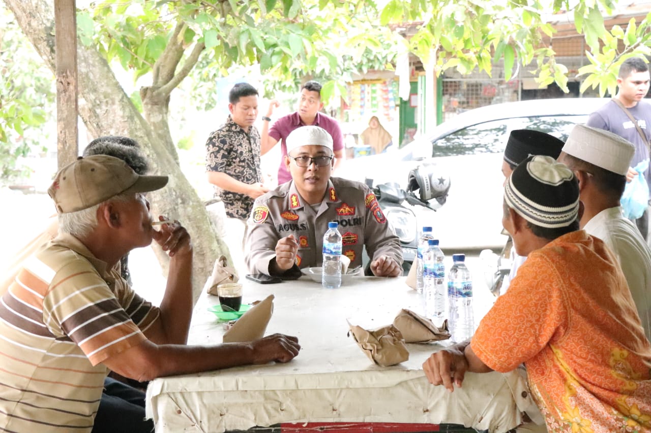 Polresta Deli Serdang Giat Juma't Curhat Dengar Keluhan Warga