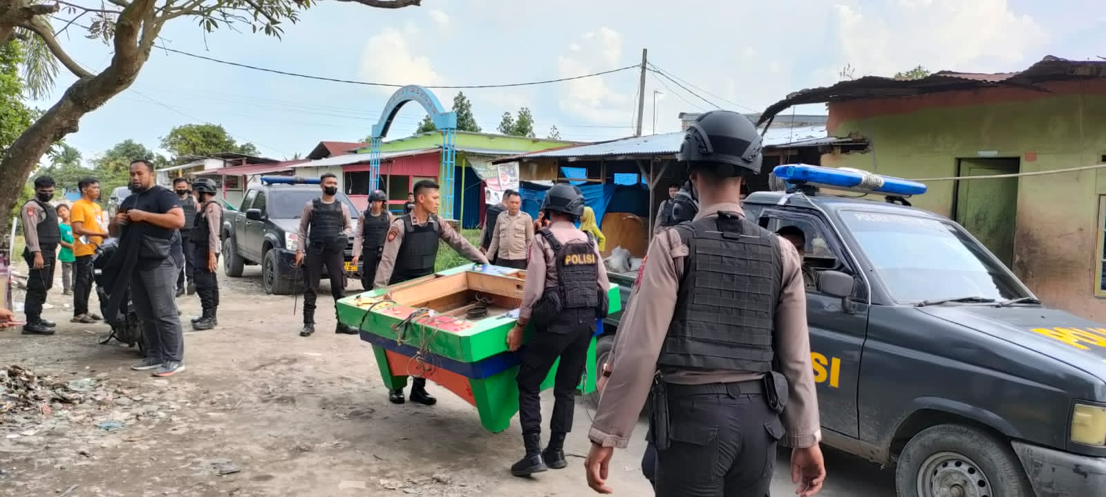 Patroli Gabungan, Unit Reskrim Polsek Percut Sei Tuan Amankan Mesin Judi Dan Narkoba