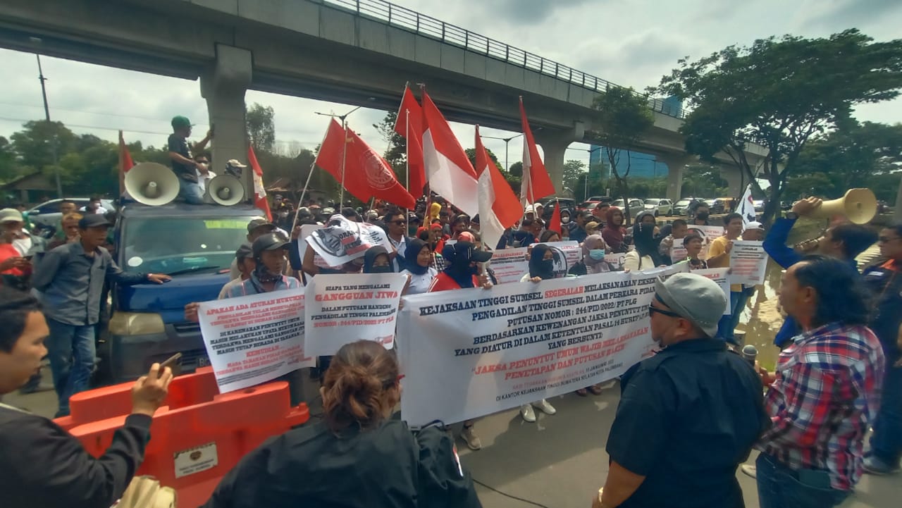 Aliansi Tegakkan Hukum dan Keadilan Lakukan Aksi Damai di Kejati Sumsel