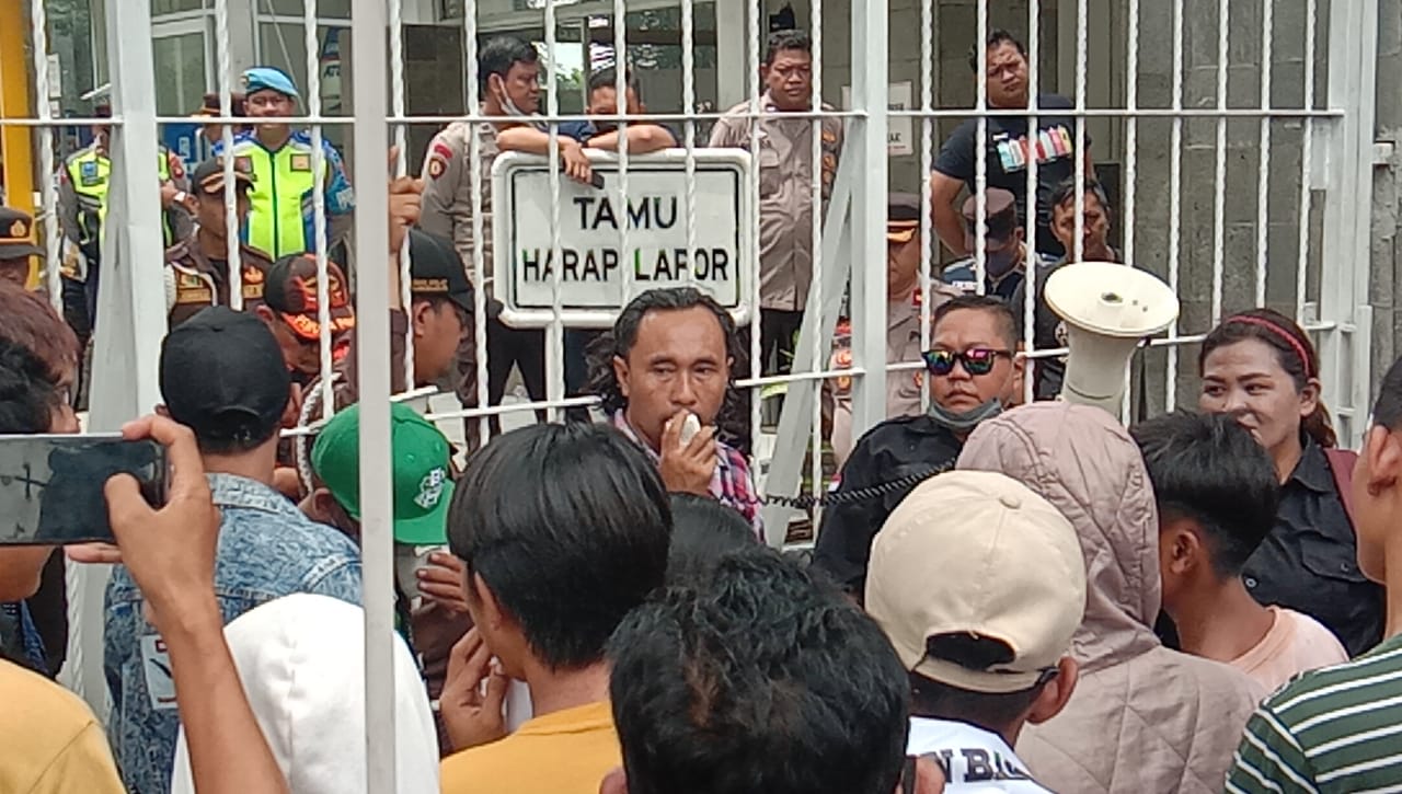 Aliansi Tegakkan Hukum dan Keadilan Lakukan Aksi Damai di Kejati Sumsel