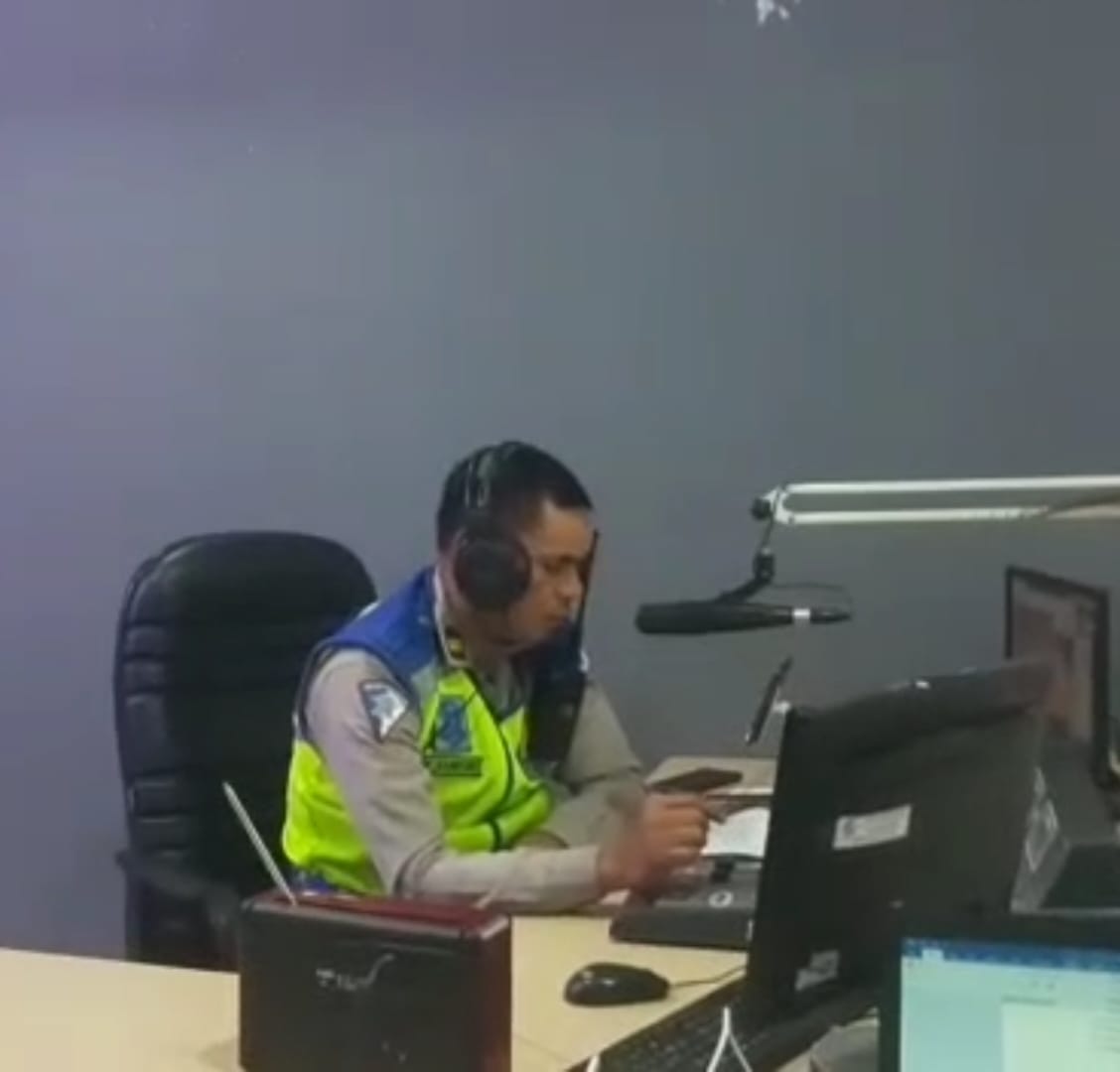 Sat Lantas Polresta Deli Serdang Himbau Warga Taat Berlalu Lintas Lewat Saluran Radio Sat Lantas Polresta Deli Serdang Himbau Warga Taat Berlalu Lintas Lewat Saluran Radio