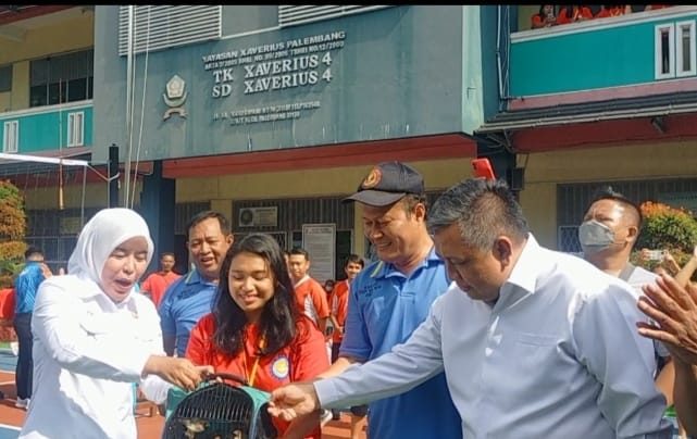 Wawako Fitrianti Bersama Mgr Yohanes Harun Buka USKUP CUP PGK