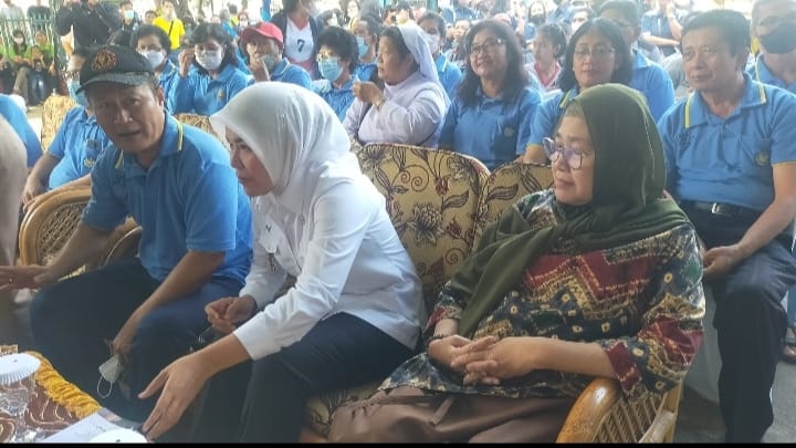 Wawako Fitrianti Bersama Mgr Yohanes Harun Buka USKUP CUP PGK