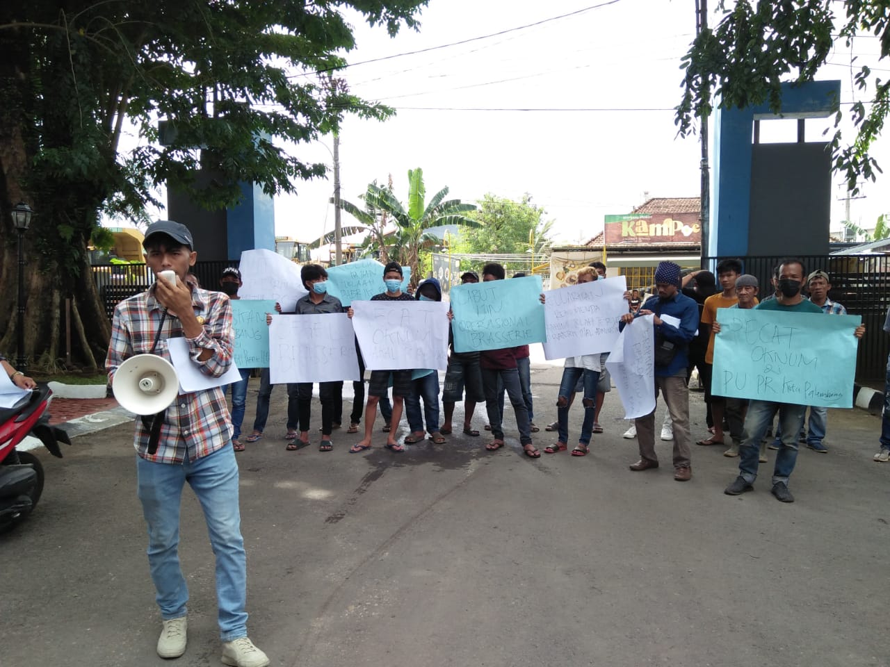 Gabungan AGPH bersama GERAMM Palembang Menuntut Dinas PUPR Mengeluarkan Telaah atas lokasi Pabrik Brasserie Gabungan AGPH bersama GERAMM Palembang Menuntut Dinas PUPR Mengeluarkan Telaah atas lokasi Pabrik Brasserie