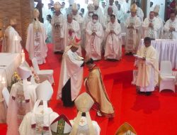 Mgr. Vinsensius Setiawan Triatmojo Ditahbiskan Menjadi Uskup Tanjung Karang