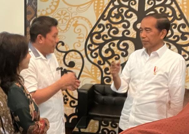 Silferster Kritik Adian Yang Meminta Relawan Tak Menjerumuskan Jokowi, Karena Nunggu Komando Jokowi di Pilpres