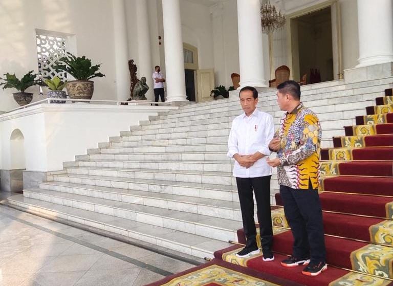 Silferster Kritik Adian Yang Meminta Relawan Tak Menjerumuskan Jokowi, Karena Nunggu Komando Jokowi di Pilpres