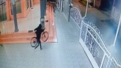 Pencuri Sepeda Di Mesjid Terekam CCTV