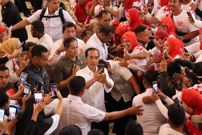 Puluhan Relawan Jokowi Sami'na Waato'na Ikut Arahan Presiden Jokowi Pada Pilpres 2024