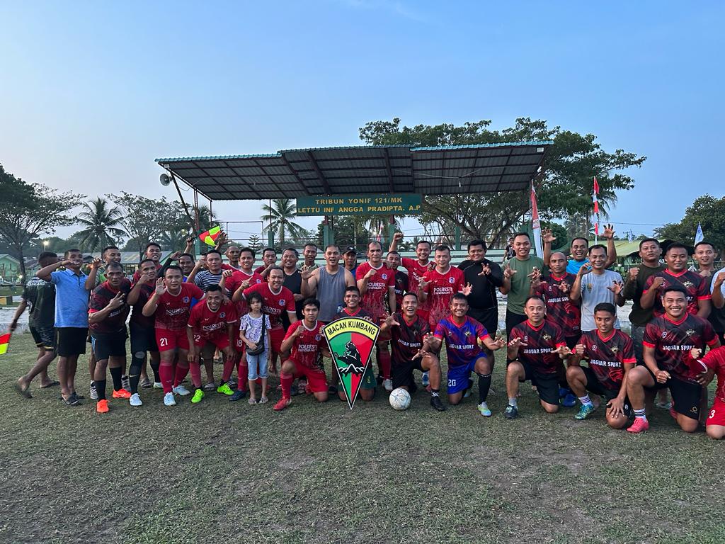 Pertandingan Persahabatan Sepak Bola Yonif 121/MK vs Polresta Deli Serdang