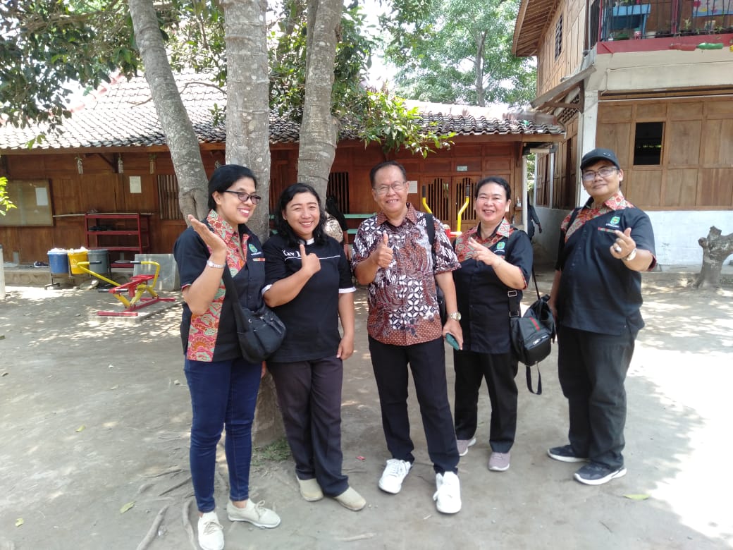 Untuk Merdeka Belajar: Guru SD Xaverius 2 Palembang Kunjungi Sekolah Eksperimental Mangunan di Yogyakarta