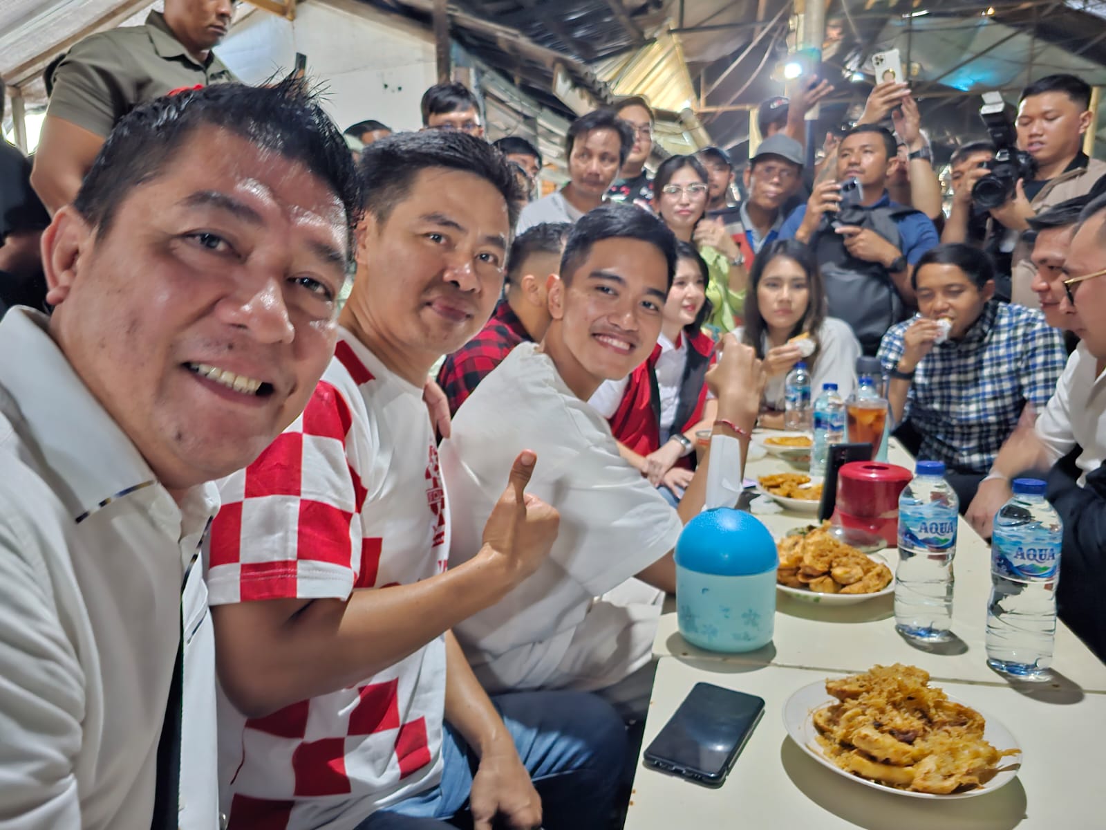 Ribuan Masyarakat dan Relawan Jokowi Antusias Sambut Ketum PSI Kaesang Pangarep di Manado Ribuan Masyarakat dan Relawan Jokowi Antusias Sambut Ketum PSI Kaesang Pangarep di Manado