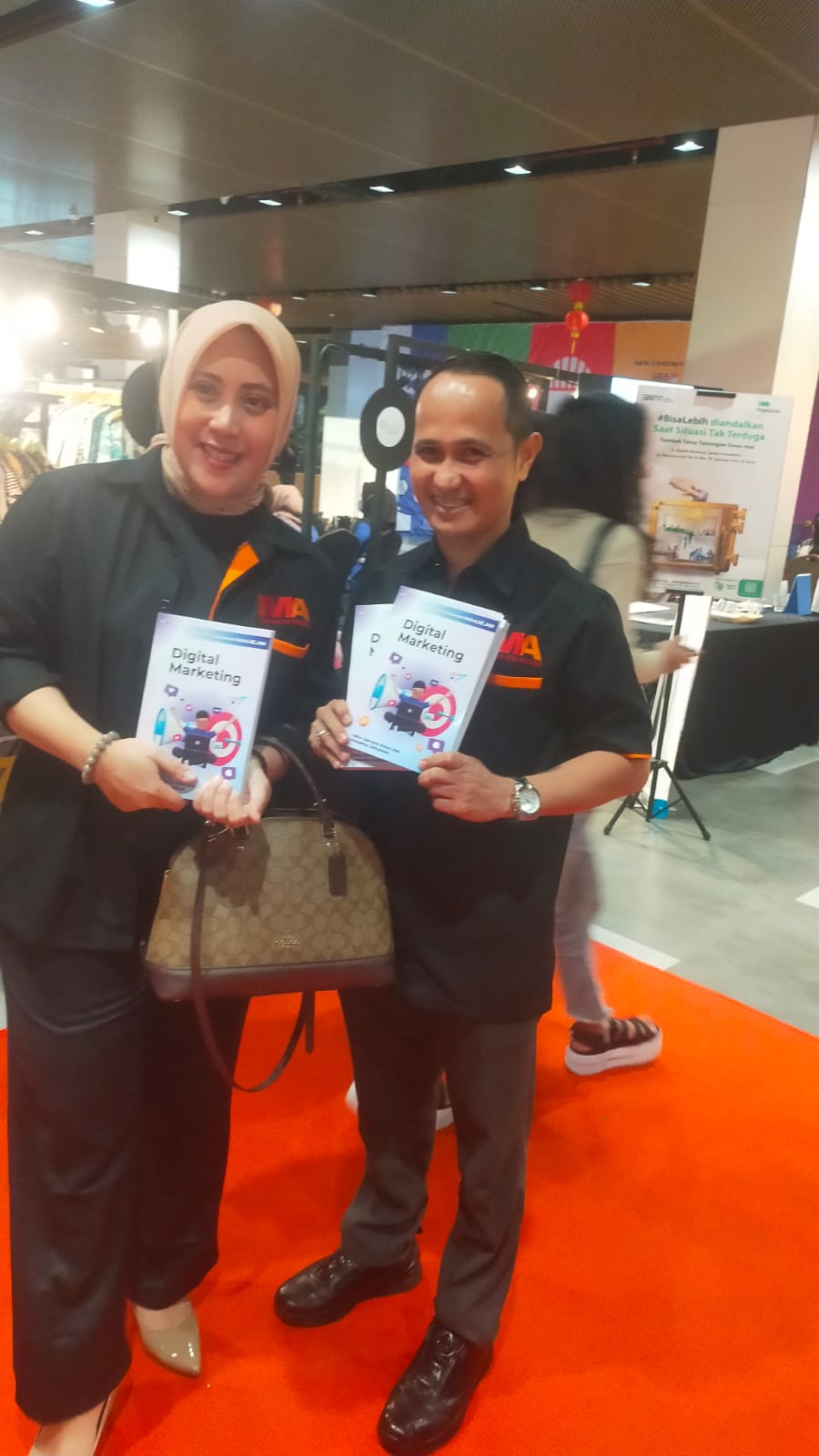 Dr Sulaiman Helmi Dosen UBD Lounching dan Bedah Buku : Jelajahi Dunia Digital Marketing